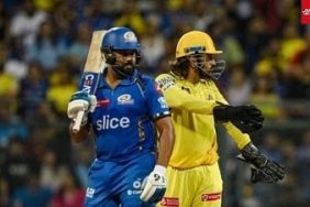 Rohit's Destructive Hundred Failed, Dhoni's Three Sixes Won on The Match for Chennai