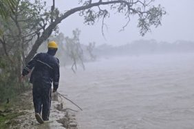 Death Toll Rises Upto 14 as Cyclone Remal Tears Through Bengal and Bangladesh