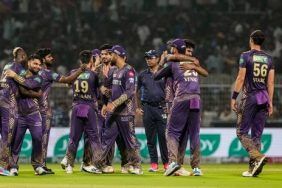 Kolkata Knight Riders Beats Mumbai Indians by 18 runs to Secure Playoff Spot