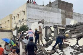 According to eyewitnesses, the building suddenly crumbled, causing widespread destruction and chaos in the surrounding area