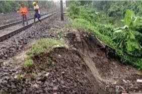 Landslide affects train services between Howrah-Burdwan Main Line